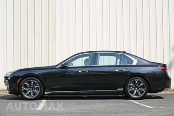 2025 BMW i7 xDrive60 - miniatura 7