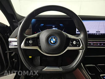2025 BMW i7 xDrive60 - miniatura 10