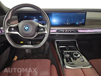2025 BMW i7 xDrive60 - miniatura 11