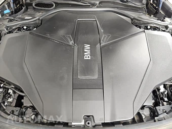2025 BMW i7 xDrive60 - miniatura 15