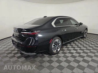2025 BMW i7 xDrive60 - miniatura 4