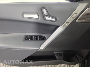 2025 BMW iX M60 - miniatura 9