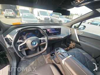 2025 BMW iX xDrive50 – miniatura 11