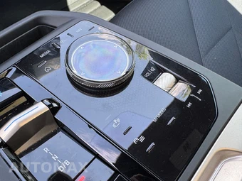 2025 BMW iX xDrive50 - miniatura 34