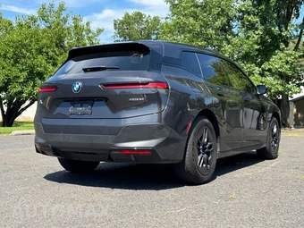 2025 BMW iX xDrive50 - miniatura 5