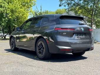 2025 BMW iX xDrive50 - miniatura 7