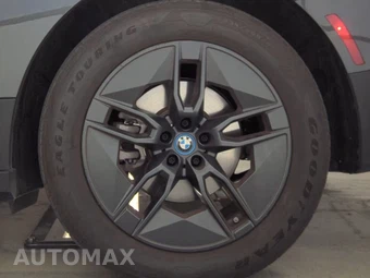 2025 BMW iX xDrive50 - miniatura 12