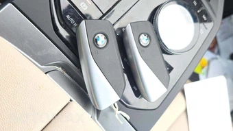 2025 BMW iX xDrive50 - miniatura 23