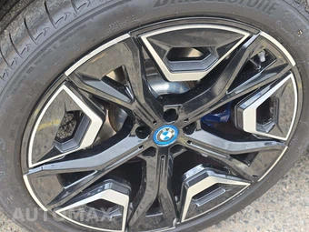 2025 BMW iX xDrive50 - miniatura 22