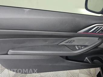 2025 BMW M4 Competition xDrive Coupe – miniatura 9