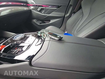 2025 BMW M5 Sedan - miniatura 8