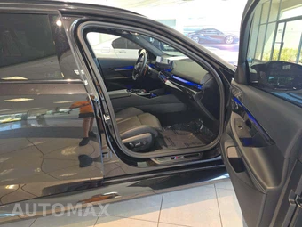 2025 BMW M5 Touring Wagon - miniatura 18