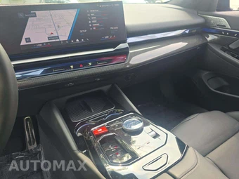 2025 BMW M5 Touring Wagon - miniatura 10