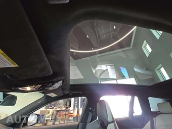 2025 BMW M5 Touring Wagon – miniatura 11