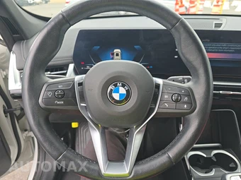 2025 BMW X1 xDrive28i - miniatura 10