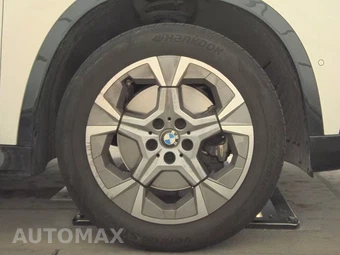 2025 BMW X1 xDrive28i - miniatura 10