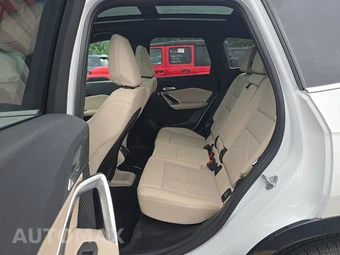 2025 BMW X1 xDrive28i – miniatura 19