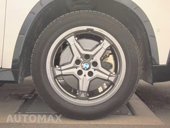 2025 BMW X1 xDrive28i - miniatura 10