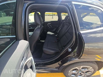2025 BMW X1 xDrive28i - miniatura 10