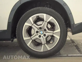 2025 BMW X1 xDrive28i - miniatura 12