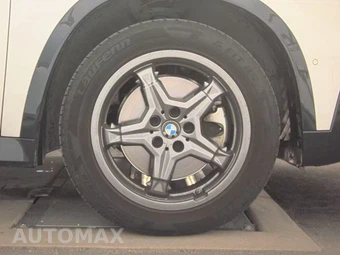 2025 BMW X1 xDrive28i - miniatura 10