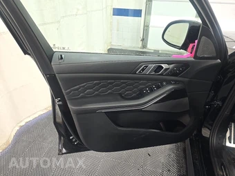2025 BMW X5 M Competition - miniatura 9