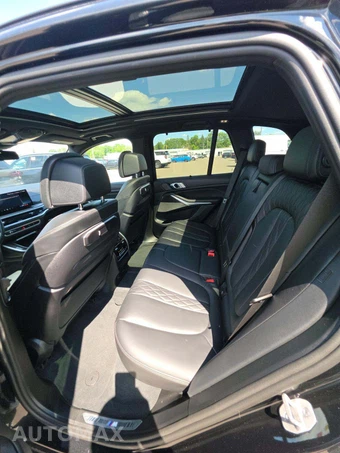 2025 BMW X5 M60i xDrive - miniatura 10