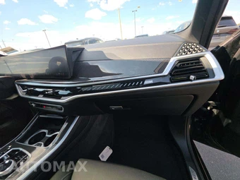 2025 BMW X5 M60i xDrive - miniatura 16