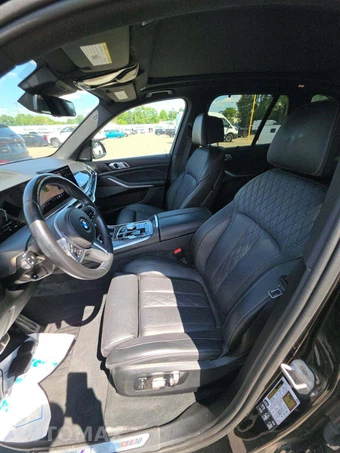 2025 BMW X5 M60i xDrive - miniatura 3
