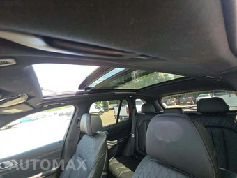 2025 BMW X5 M60i xDrive - miniatura 8
