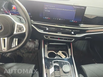 2025 BMW X5 M60i xDrive - miniatura 11