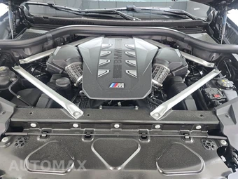 2025 BMW X5 M60i xDrive - miniatura 15