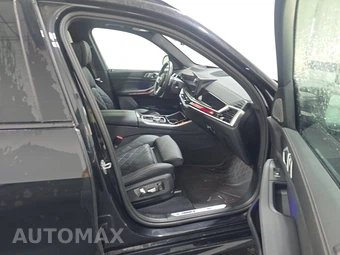 2025 BMW X5 M60i xDrive - miniatura 8
