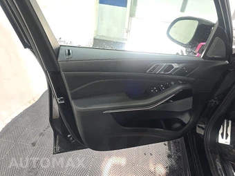 2025 BMW X5 M60i xDrive - miniatura 9