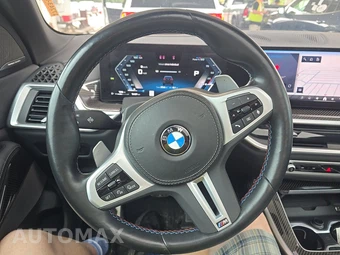 2025 BMW X5 M60i xDrive – miniatura 10