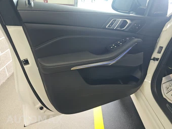 2025 BMW X5 Sports Activity Vehicle M60i xDrive - miniatura 9