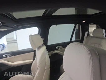 2025 BMW X5 Sports Activity Vehicle M60i xDrive – miniatura 17