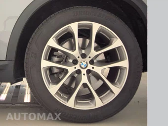 2025 BMW X5 xDrive40i - miniatura 12