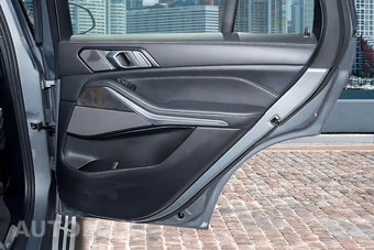 2025 BMW X5 xDrive40i - miniatura 14