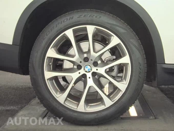 2025 BMW X5 xDrive40i - miniatura 11