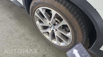 2025 BMW X5 xDrive40i - miniatura 30
