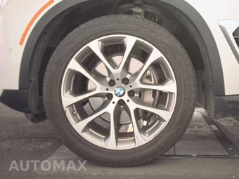 2025 BMW X5 xDrive40i - miniatura 9