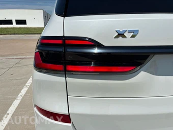 2025 BMW X7 M60i - miniatura 13