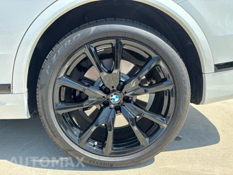2025 BMW X7 M60i - miniatura 18