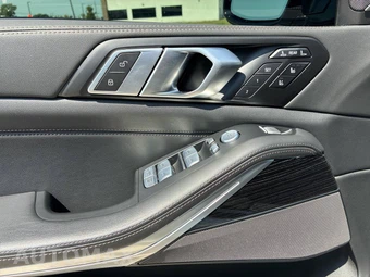 2025 BMW X7 M60i - miniatura 29