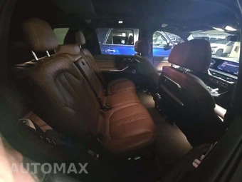 2025 BMW X7 M60i – miniatura 17