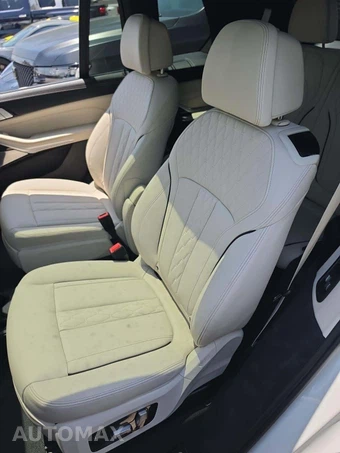 2025 BMW X7 M60i – miniatura 13