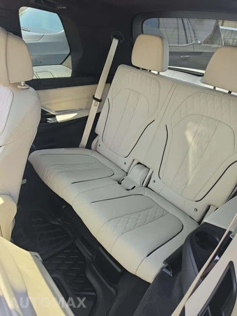 2025 BMW X7 M60i – miniatura 14