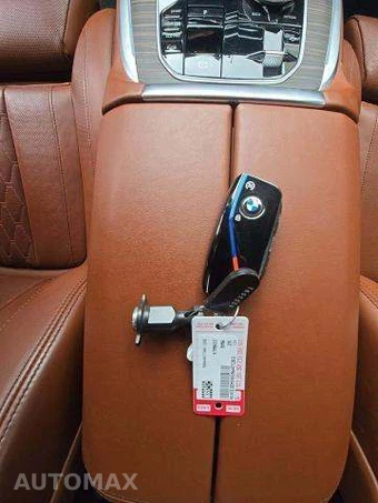2025 BMW X7 M60i – miniatura 8