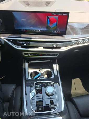 2025 BMW X7 M60i - miniatura 10